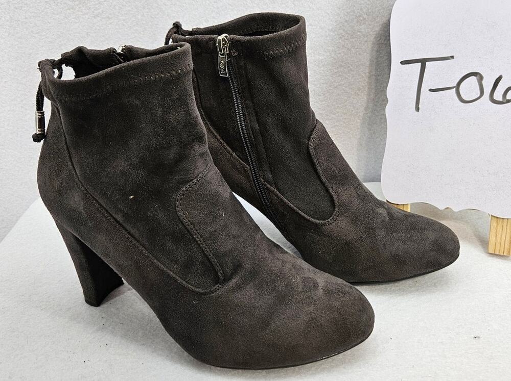 C&M heeled suede bootie, size 8.5